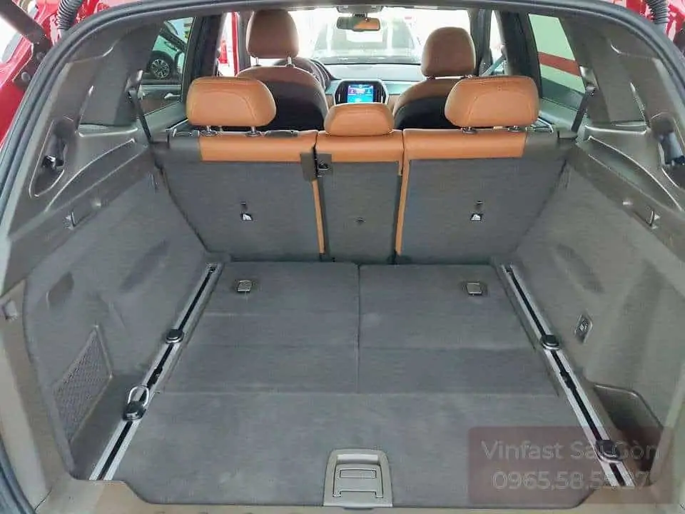 Khoang chứa đồ xe VinFast Lux SA2.0 khi gập hàng ghế thứ 3