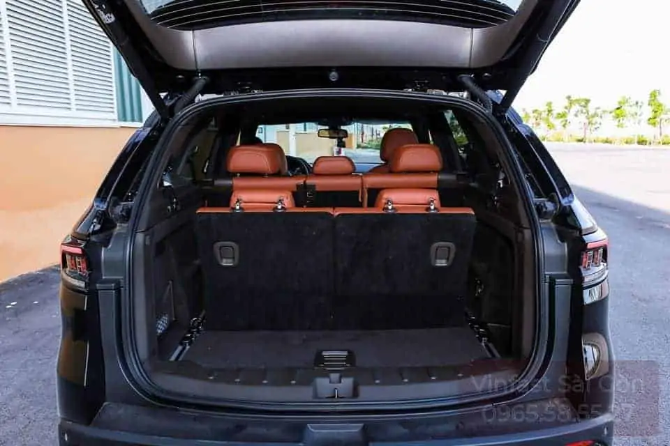 Khoang chứa đồ xe VinFast Lux SA2.0 khi dựng hàng ghế thứ 3