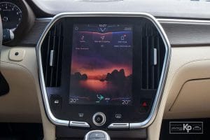 so-sanh-xe-vinfast-lux-sa2-0-2021-va-toyota-fortun-2e49