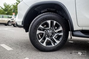 so-sanh-xe-vinfast-lux-sa2-0-2021-va-toyota-fortun-4eb4