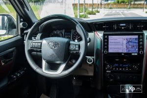 so-sanh-xe-vinfast-lux-sa2-0-2021-va-toyota-fortun-76b8