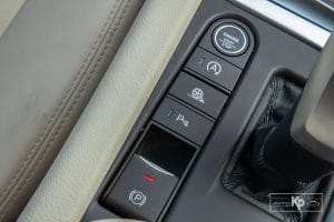 so-sanh-xe-vinfast-lux-sa2-0-2021-va-toyota-fortun-ddf6