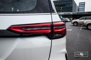 so-sanh-xe-vinfast-lux-sa2-0-2021-va-toyota-fortun-ec85