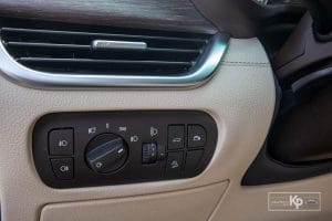 so-sanh-xe-vinfast-lux-sa2-0-2021-va-toyota-fortun-fcea