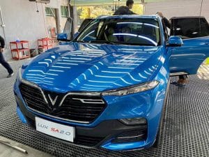 xe-vinfast-lux-sa-20-mau-xanh-da-troi