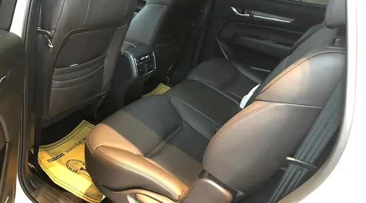 Hàng ghế sau rộng rãi của Mazda CX-8