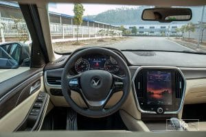 so-sanh-xe-vinfast-lux-sa2-0-2021-va-ford-everest-1286