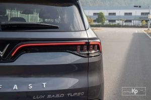 so-sanh-xe-vinfast-lux-sa2-0-2021-va-ford-everest-3d8b