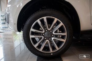 so-sanh-xe-vinfast-lux-sa2-0-2021-va-ford-everest-5a5a