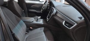 Nội thất xe hàng ghế trước VinFast Lux SA2.0 bản tiêu chuẩn và VinFast Lux SA2.0 bản nâng cao