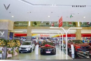 showroom vinfast trưng bày xe vinfast fadil, vinfast lux a2.0 và vinfast lux sa2.0