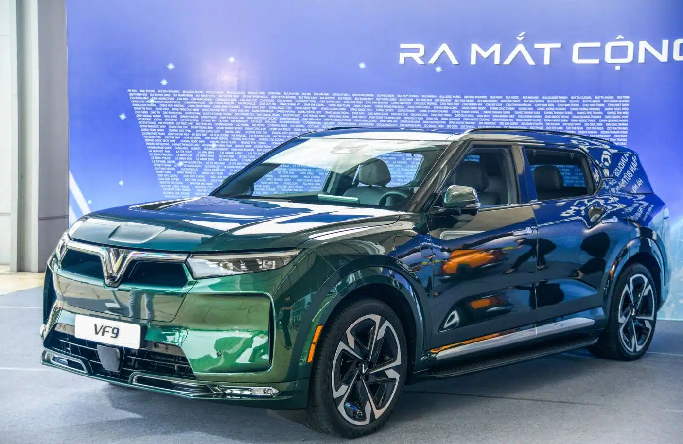 vinfast vf9 màu xanh lá