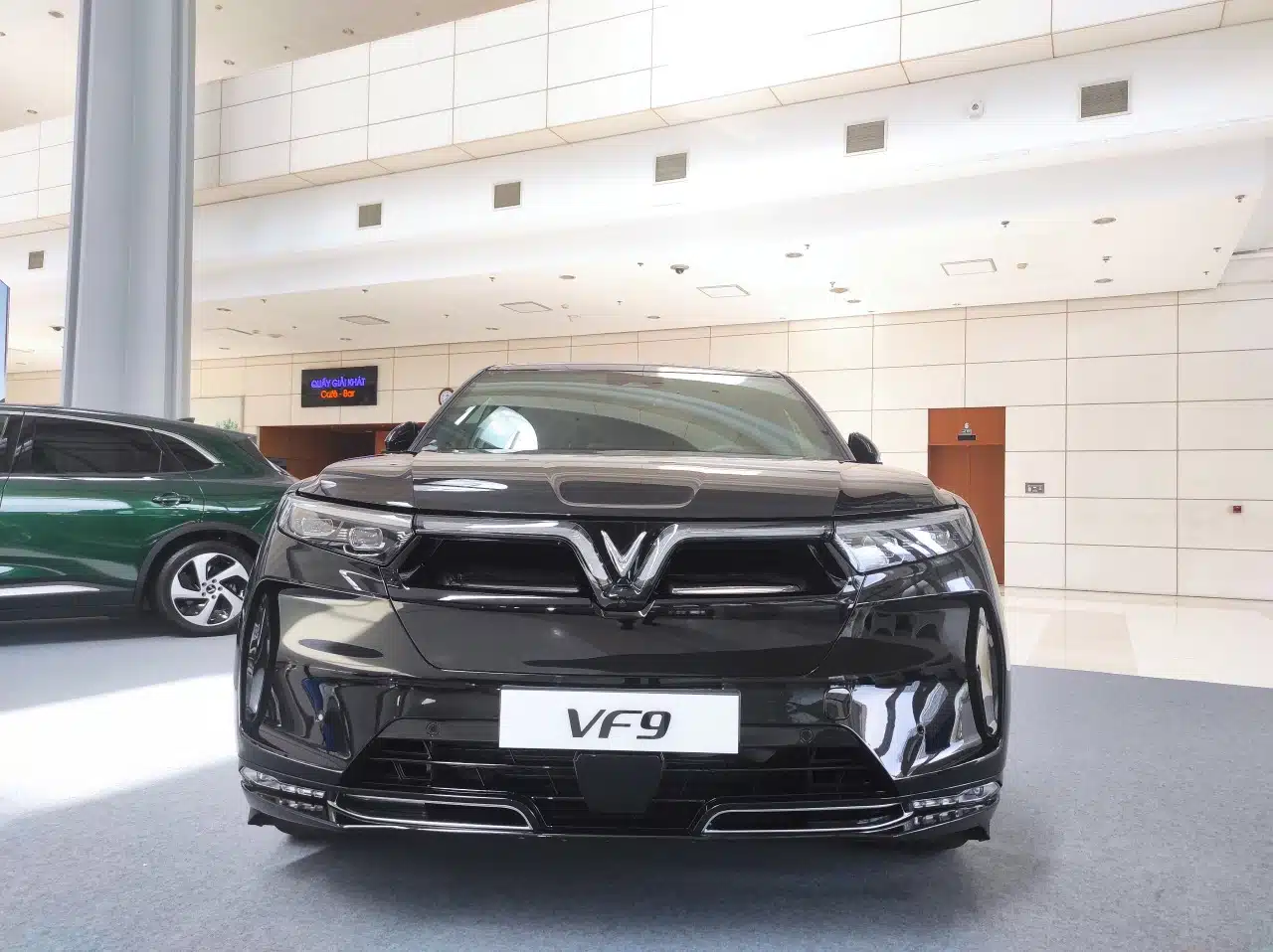 phần đầu xe vinfast vf9