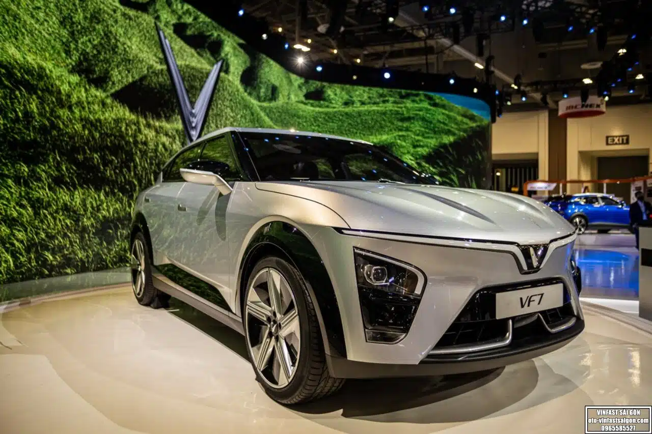 dau-xe-dien-vinfast-vf7_vinfastsaigon