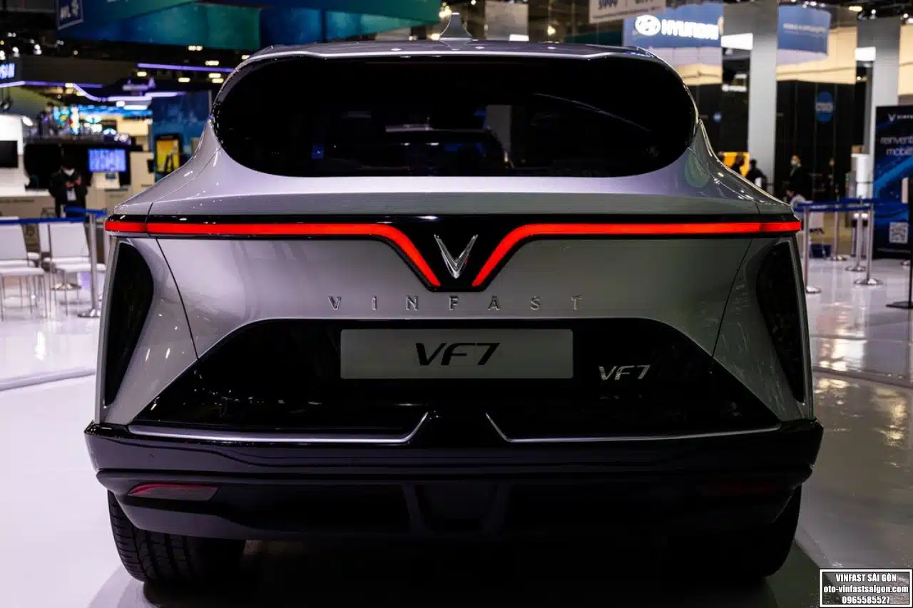 den-hau-phia-sau-xe-dien-vinfast-vf7_vinfastsaigon-1