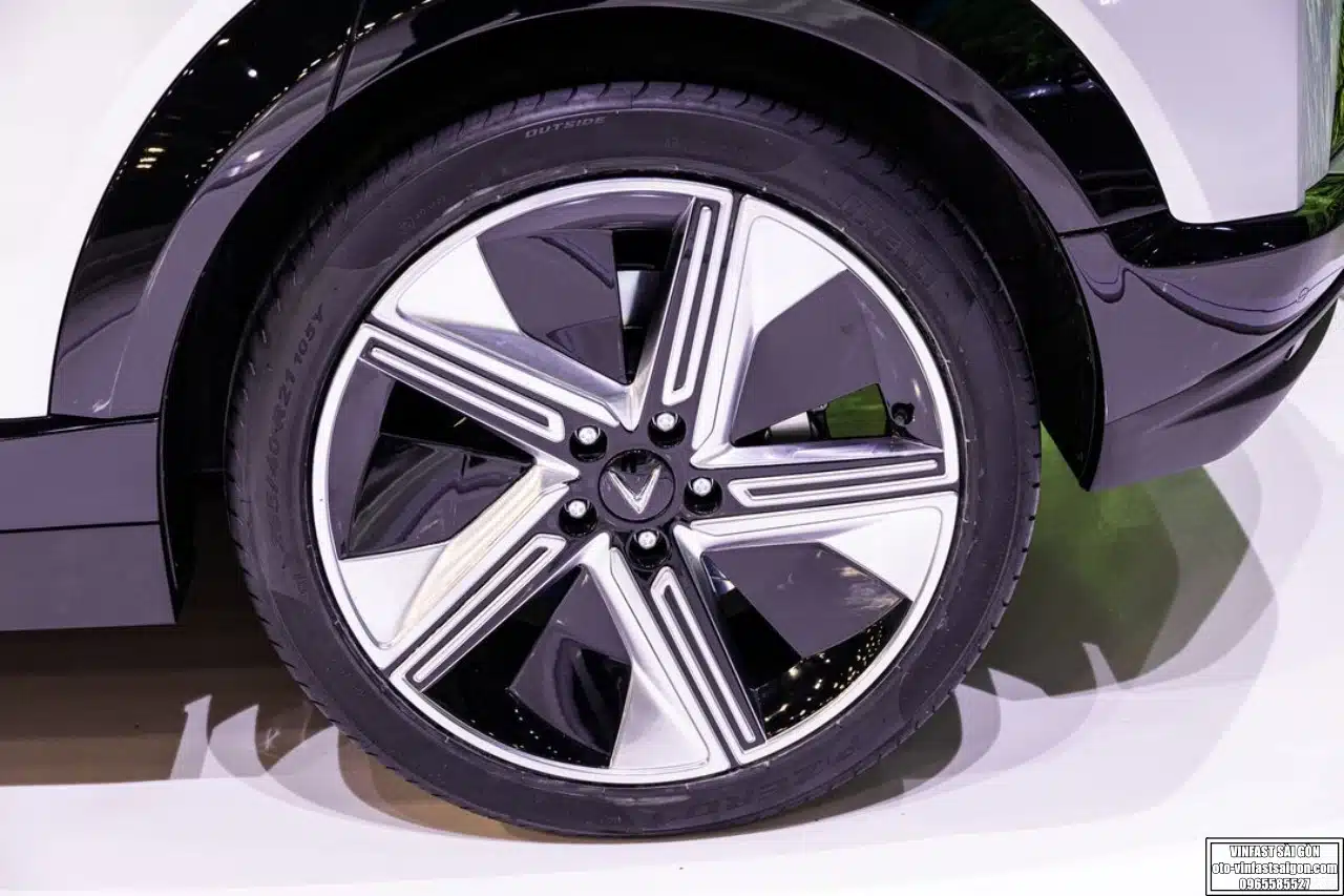 mam-xe-dien-vinfast-vf7_vinfastsaigon-1