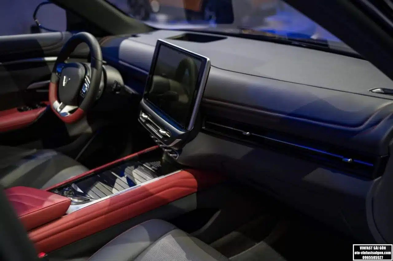 noi-that-hang-ghe-dang-truoc-xe-dien-vinfast-vf7_vinfastsaigon-1