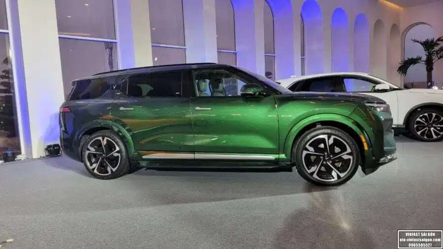 xe Vinfast VF9 màu xanh rêu