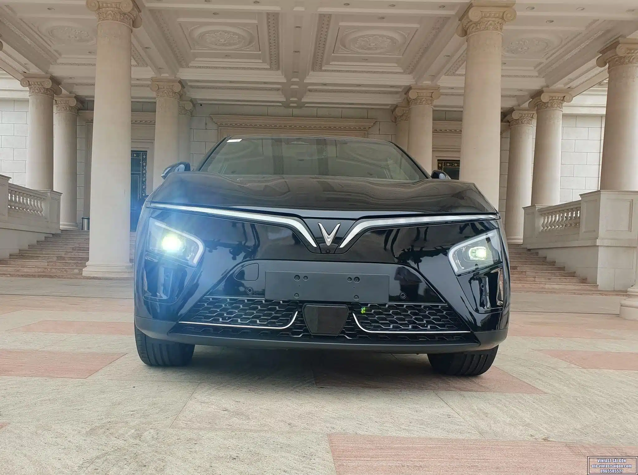 dau-xe-vinfast-vf7_vinfastsaigon