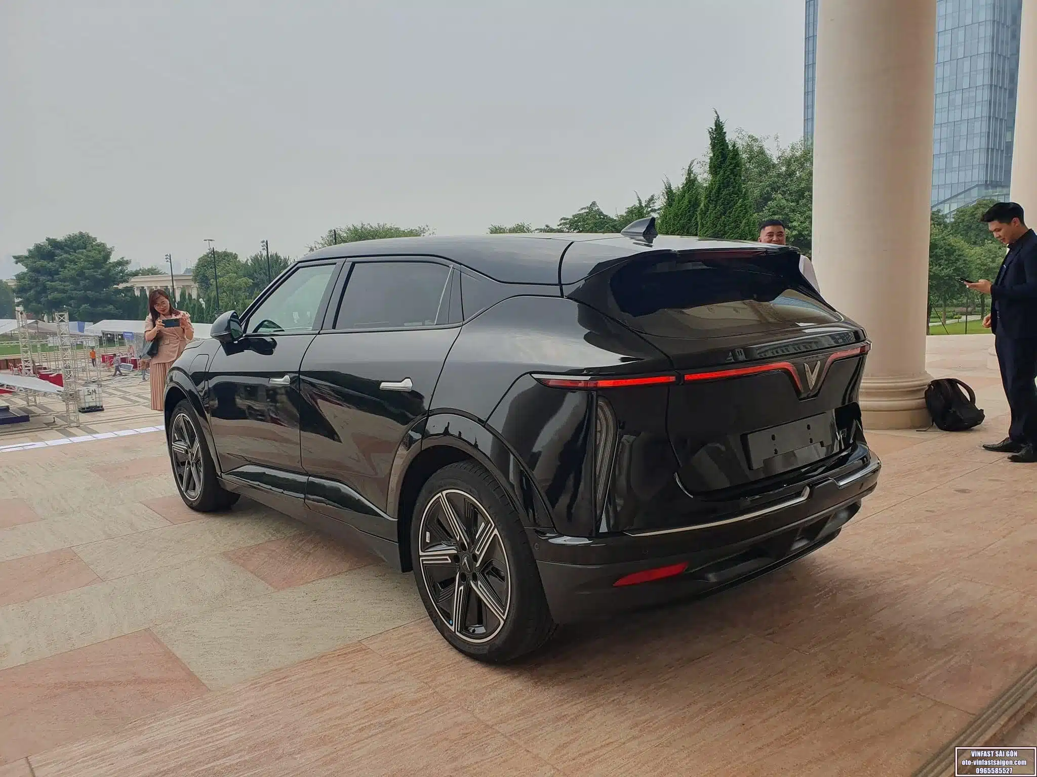 xe-vinfast-vf7-plus-mau-den_vinfastsaigon