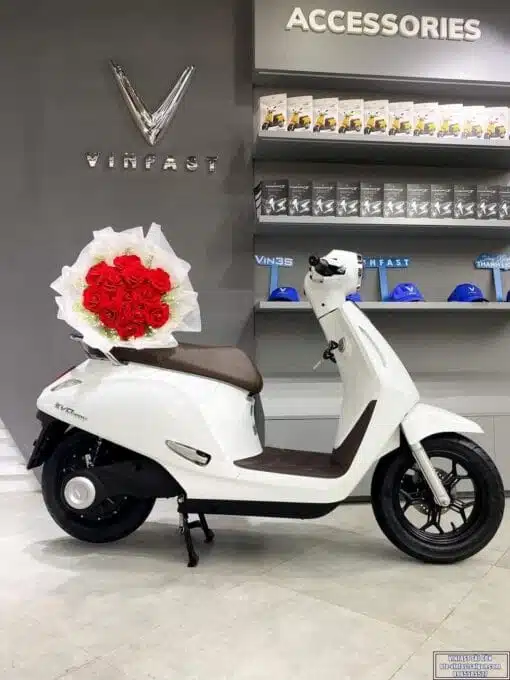 xe-may-dien-evo-200-mau-trang_vinfastsaigon