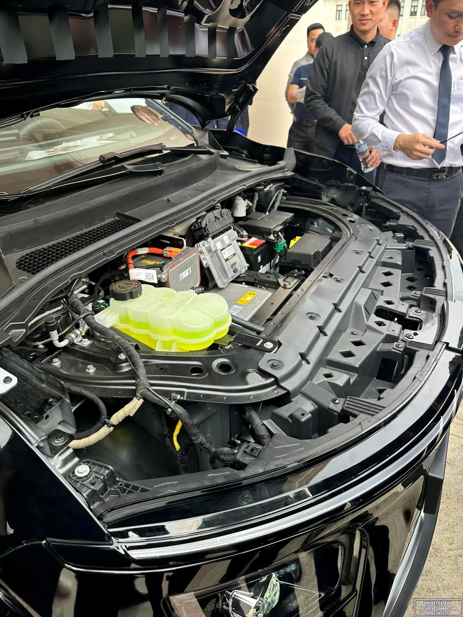 Khoang động cơ xe Vinfast VF7