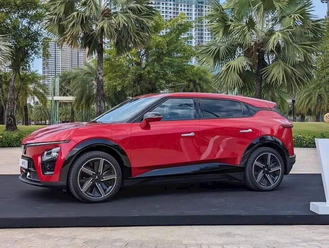 Xe Vinfast VF7 Màu Đỏ