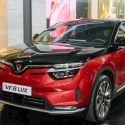 Giá Xe VinFast VF8 Lăn Bánh : Cập Nhật Bảng Giá Xe Lăn Bánh, Chính Sách Ưu Đãi & Thông số kĩ thuật mới nhất - 62 - VinFast Sài Gòn xe vinfast vf8 lux màu đỏ nóc đen