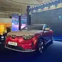 Giá Xe VinFast VF8 Lăn Bánh : Cập Nhật Bảng Giá Xe Lăn Bánh, Chính Sách Ưu Đãi & Thông số kĩ thuật mới nhất - 63 - VinFast Sài Gòn xe vinfast vf8 lux màu đỏ nóc trắng