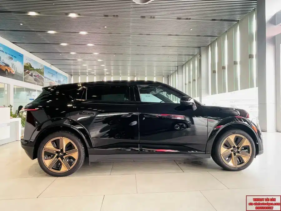 Khu trưng bày xe điện tại showroom VinFast Gia Định