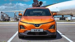 vinfast-vf6-co-the-di-chuyen-trong-vung-ngap-nuoc-va-tren-dia-h0o4os4-scaled