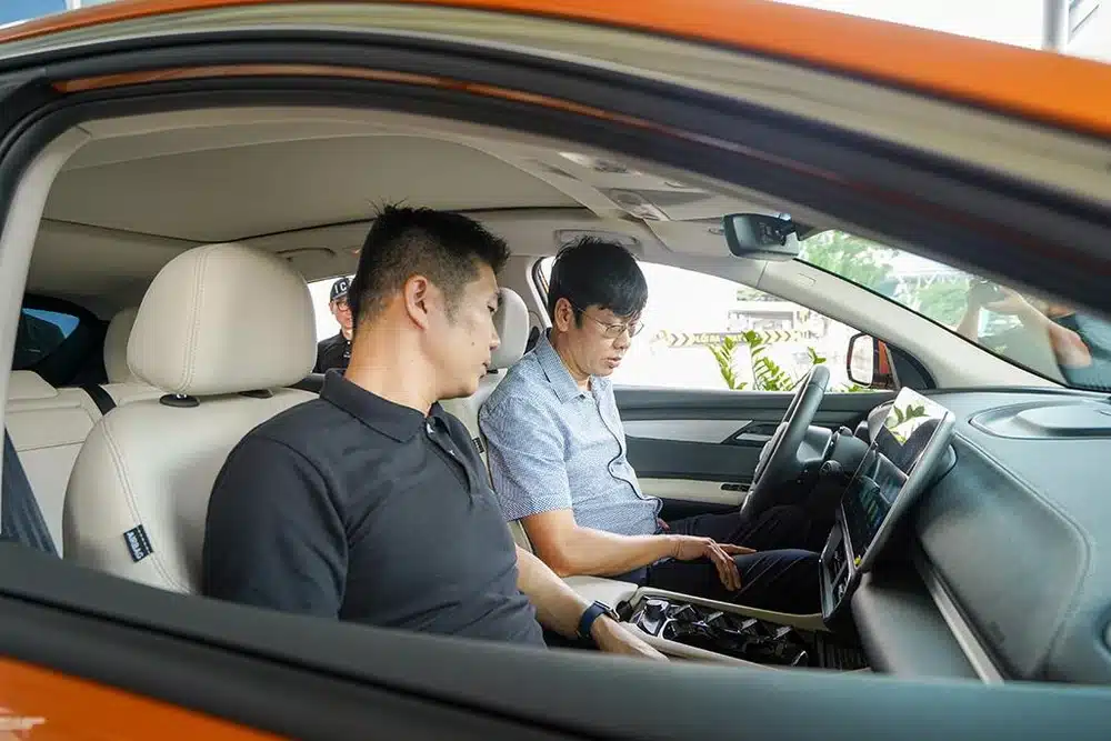 Cảm giác lái trên địa hình gồ ghề của VinFast VF8: êm ái