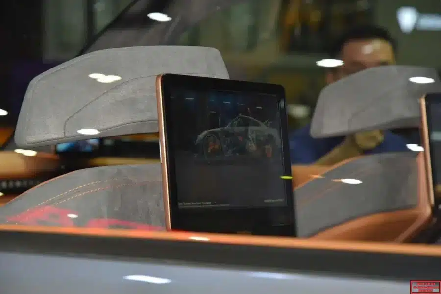 Màn hình phụ trên xe Vinfast VF Wild