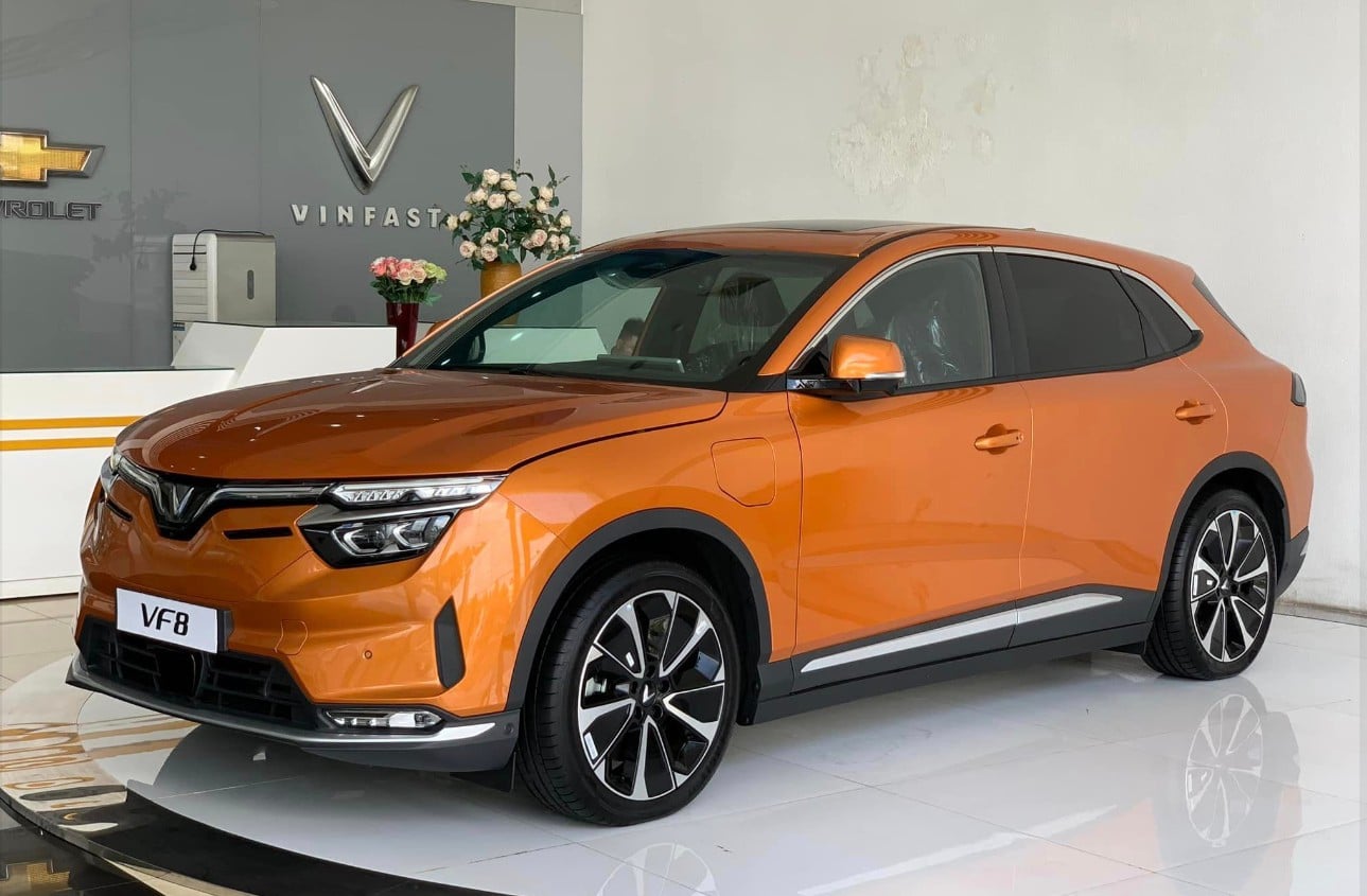 Khởi động xe VinFast VF 8