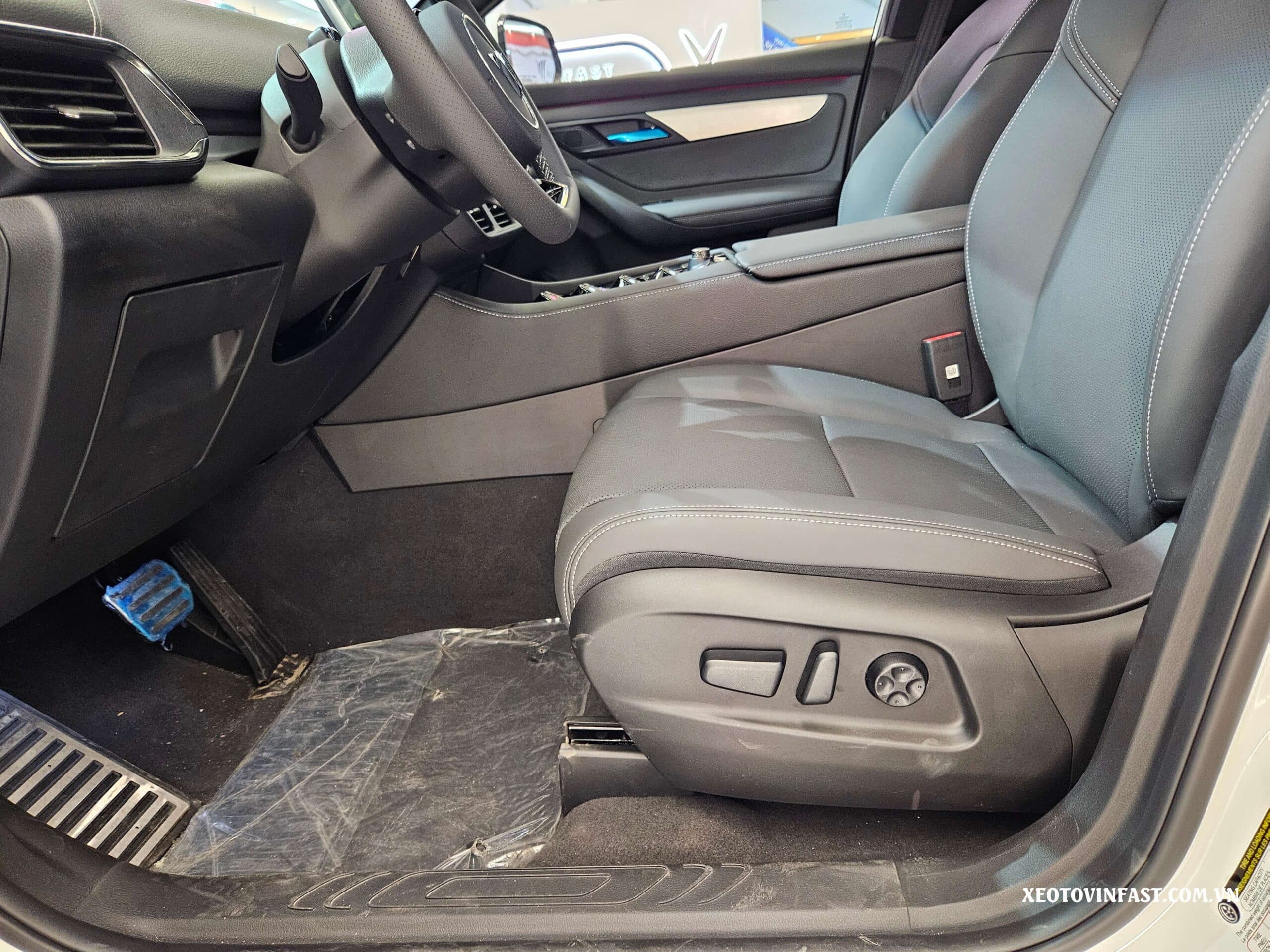 Cách điều chỉnh vô lăng và ghế ngồi