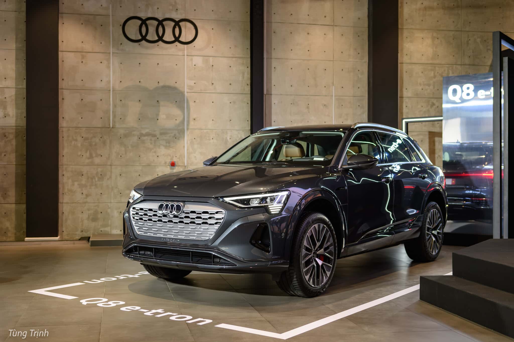 So sánh hiệu suất và quãng đường di chuyển của VinFast VF8 Audi Q8 e-tron