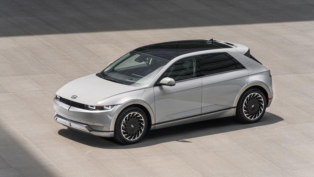 Giá bán và chi phí vận hành của VinFast VF8 và Hyundai Ioniq 5 so sánh