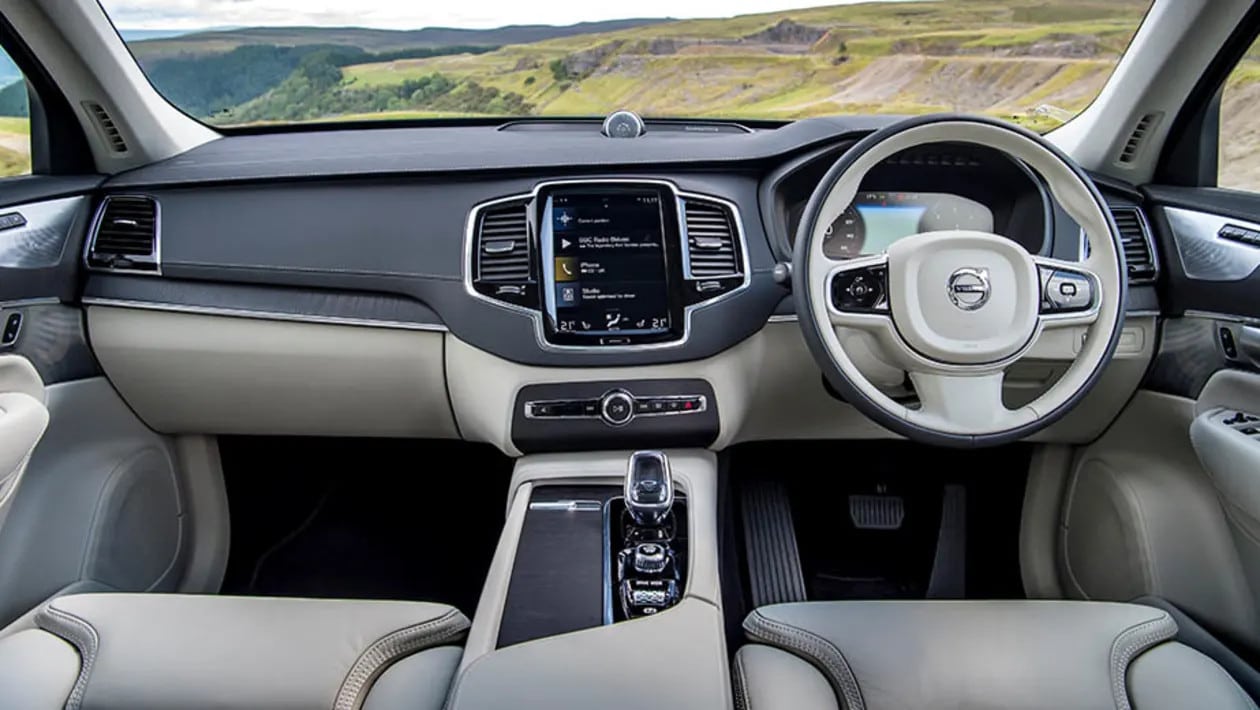 Nội thất và tính năng tiện nghi bên trong của VinFast VF8 và Volvo XC90 so sánh