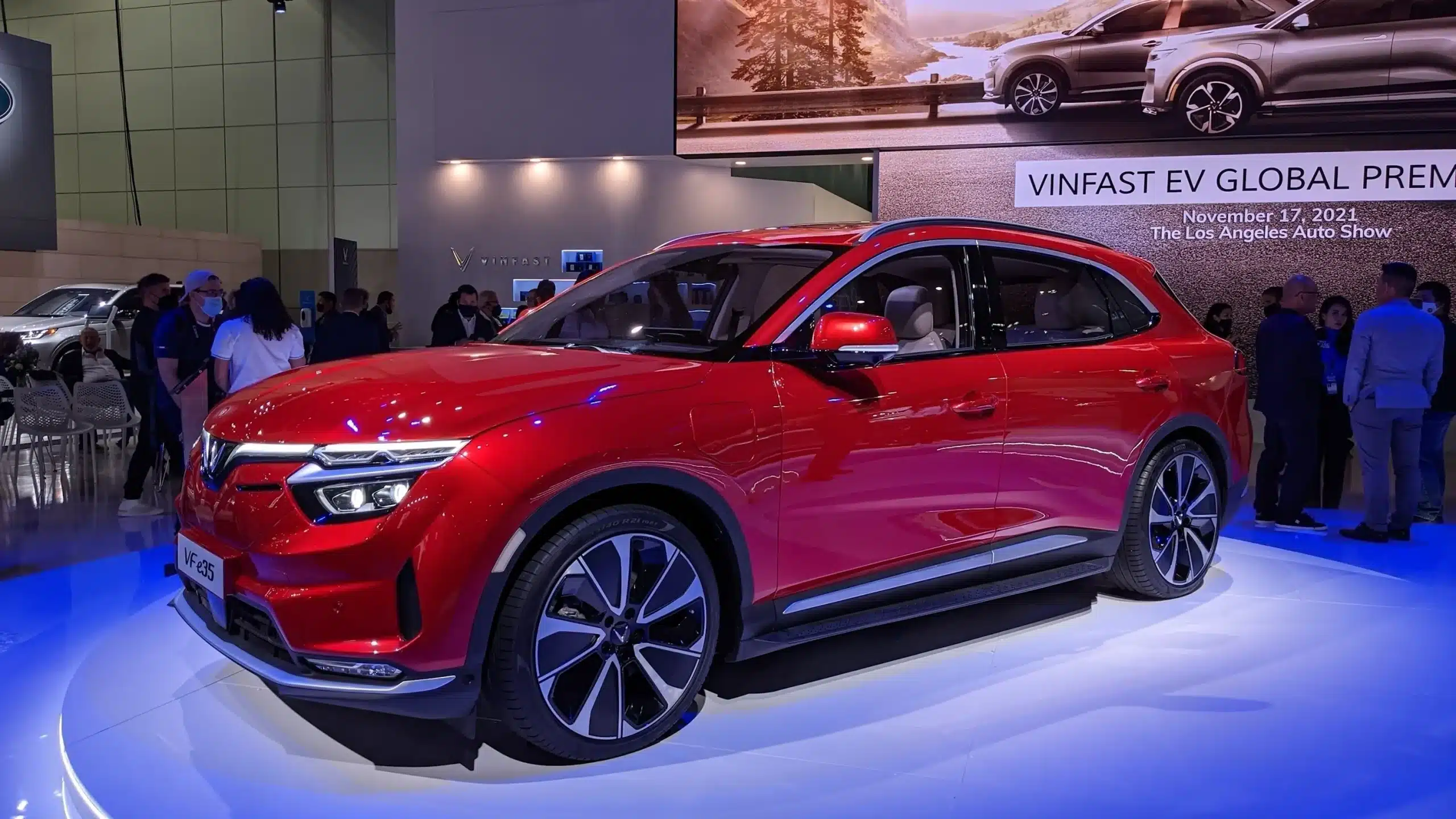 So sánh VinFast VF8 và Tesla Model X: Ai Chiến Thắng? - 11 - VinFast Sài Gòn