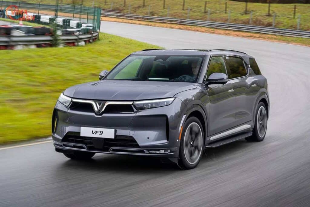 Ai nên chọn VinFast VF9 và Ford Explorer? so sánh