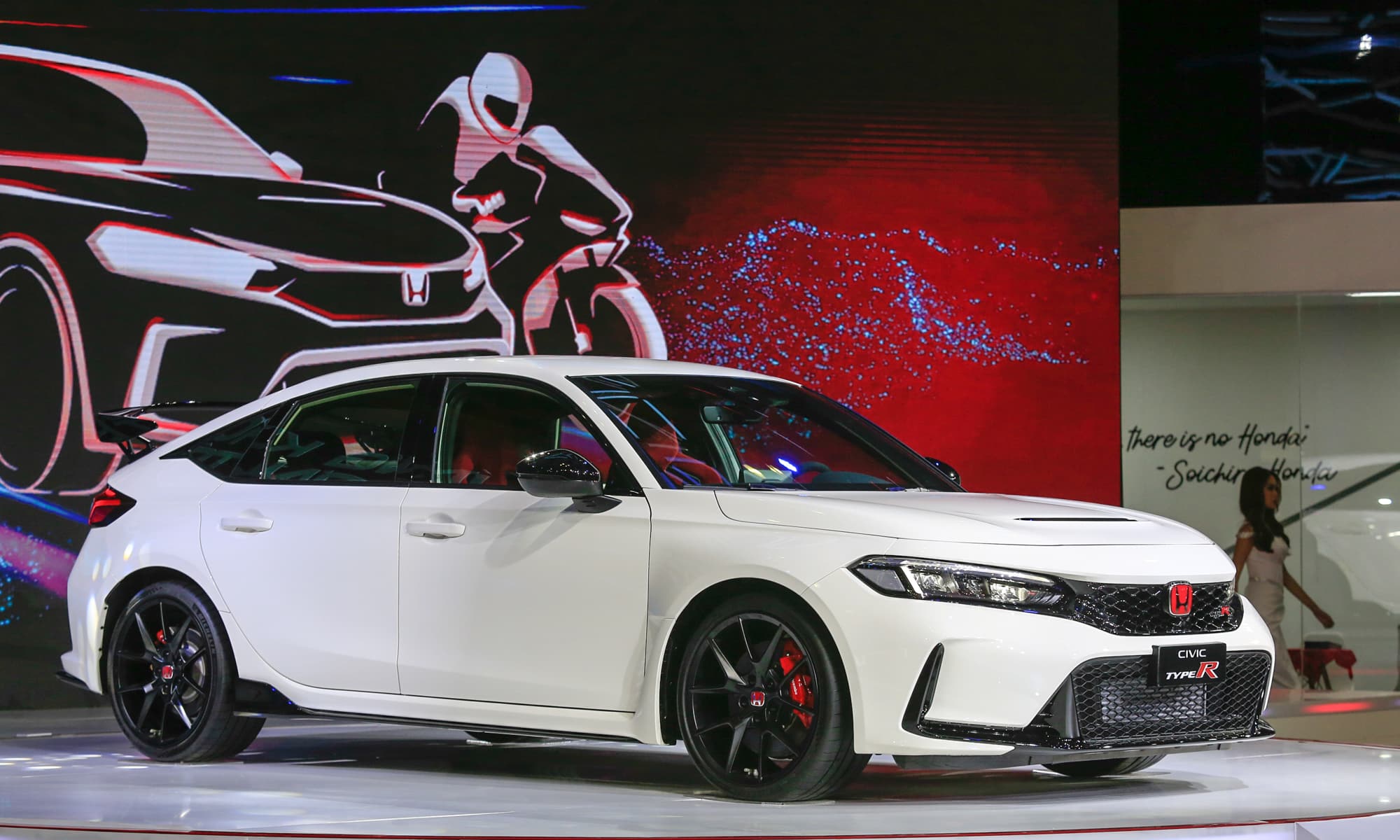 Ai nên chọn VinFast VF9 và Honda Civic Type R? so sánh