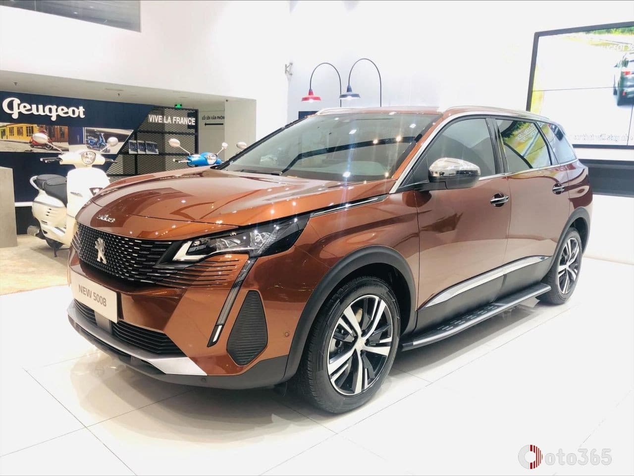 Hiệu suất động cơ của VinFast VF9 và Peugeot 5008 so sánh
