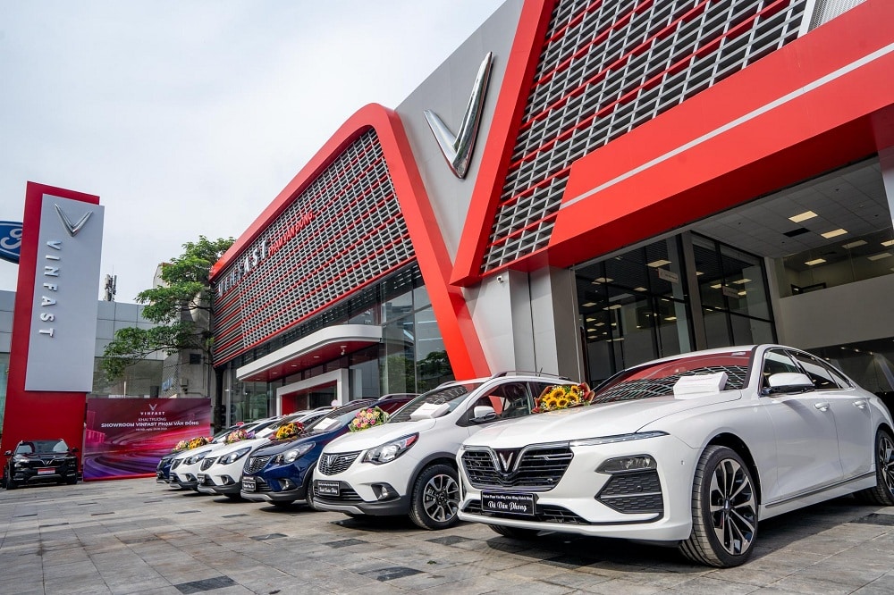 Đội ngũ nhân viên tại showroom VinFast Bạc Liêu - đại lý chính hãng tỉnh