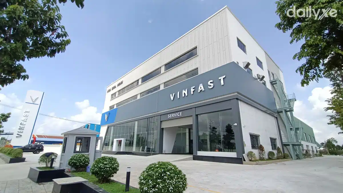 VinFast Cộng Hoà - Showroom và Xưởng Dịch Vụ VinFast Cộng Hoà chính hãng tại thành phố Hồ Chí Minh - 27 - VinFast Sài Gòn Đội Ngũ Nhân Viên Tại Showroom VinFast Cộng Hòa - Và Xưởng Dịch Vụ được Ủy Quyền Chính Hãng Thành Phố Hồ Chí Minh