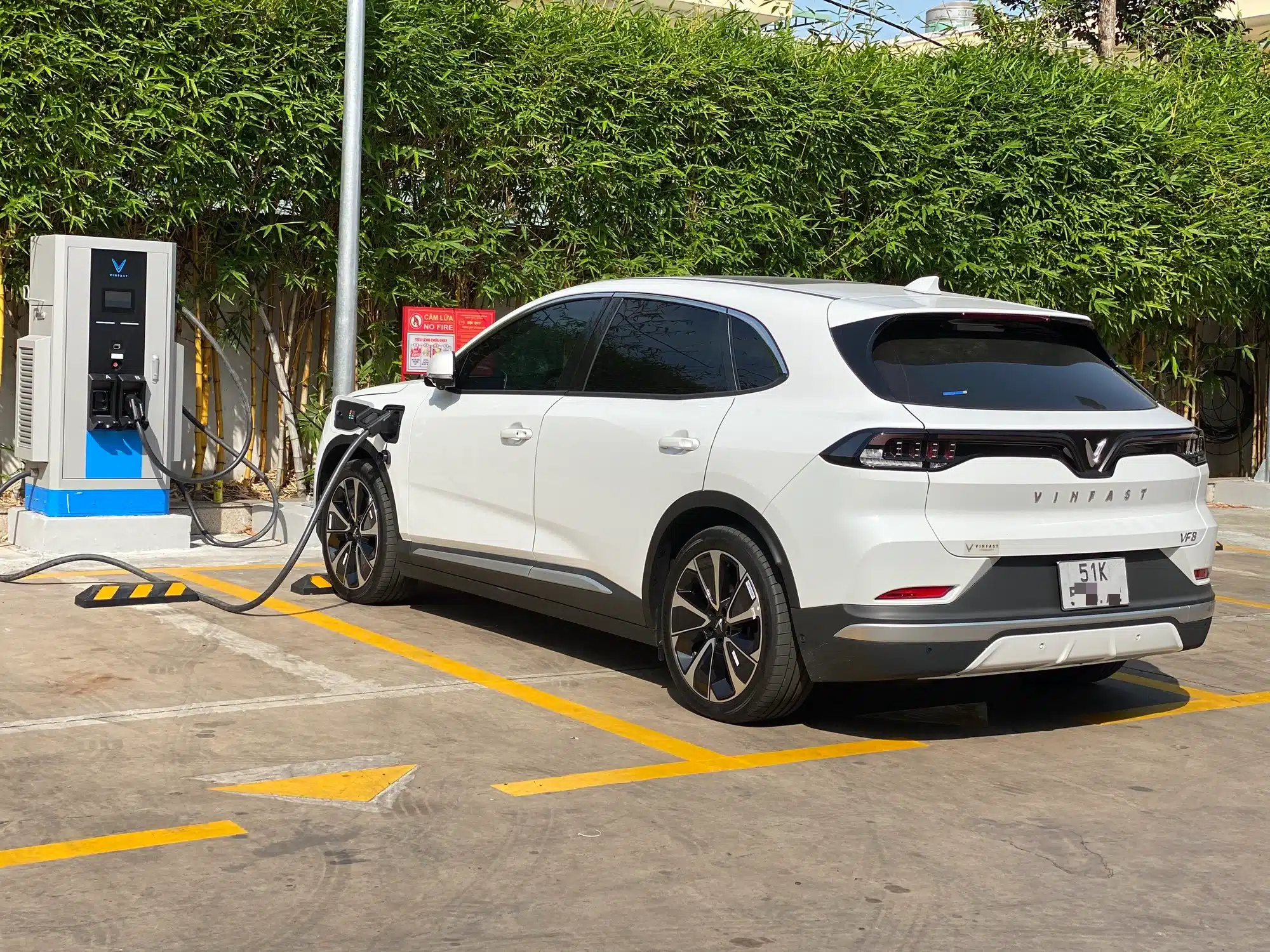 Vinfast VF8 1 lần sạc đầy đi được bao nhiêu km? VF8 đi 100km hết bao nhiêu tiền điện ? - 10 - VinFast Sài Gòn