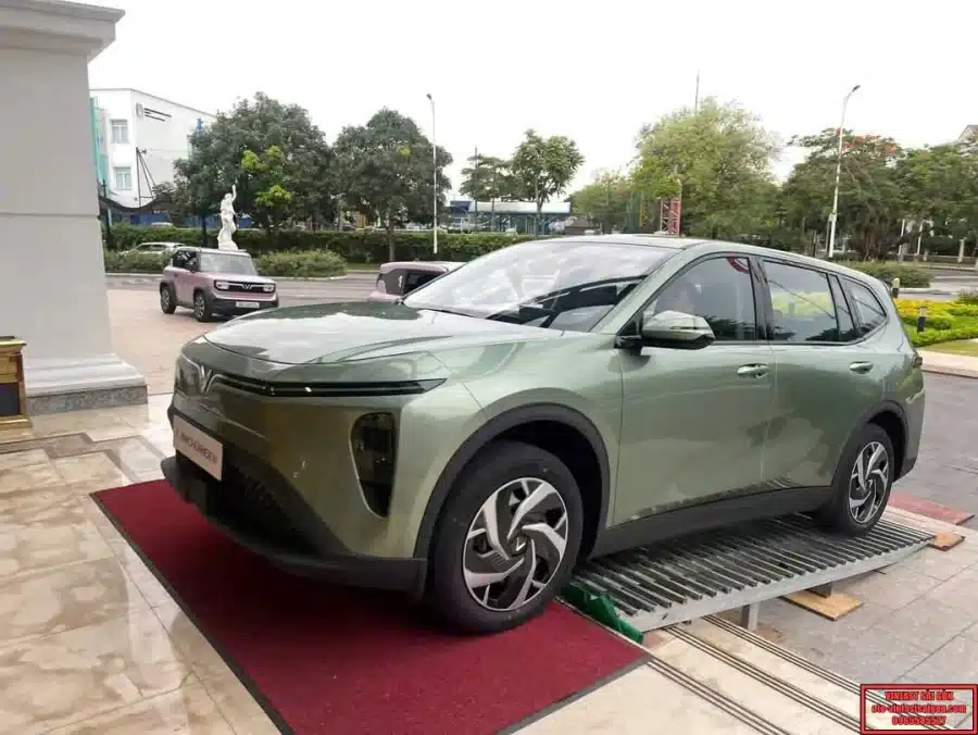 Giá Xe VinFast Limo Green 2025 - MPV Điện 7 Chỗ: Cập Nhật Bảng Giá Xe, Chương Trình Khuyến Mãi, Thông Số Kỹ Thuật & Các Thông Tin Chính Hãng Mới Nhất - 127 - VinFast Sài Gòn xe-vinfast-limo-xe-dien-7-cho-cua-vinfast_20250609-07_vinfast-sai-gon_oto-vinfastsaigon.com_