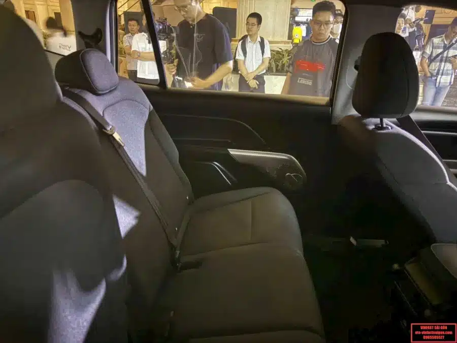 Giá Xe VinFast Limo Green 2025 - MPV Điện 7 Chỗ: Cập Nhật Bảng Giá Xe, Chương Trình Khuyến Mãi, Thông Số Kỹ Thuật & Các Thông Tin Chính Hãng Mới Nhất - 144 - VinFast Sài Gòn Hàng ghế thứ 2 xe Vinfast Limo Green