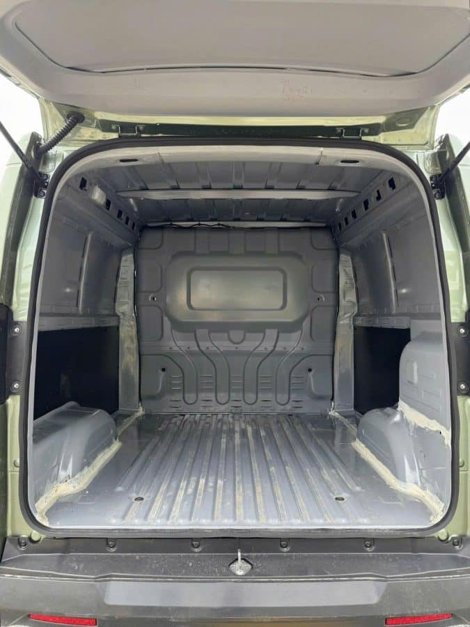 thung-sau-xe-vinfast-ec-van