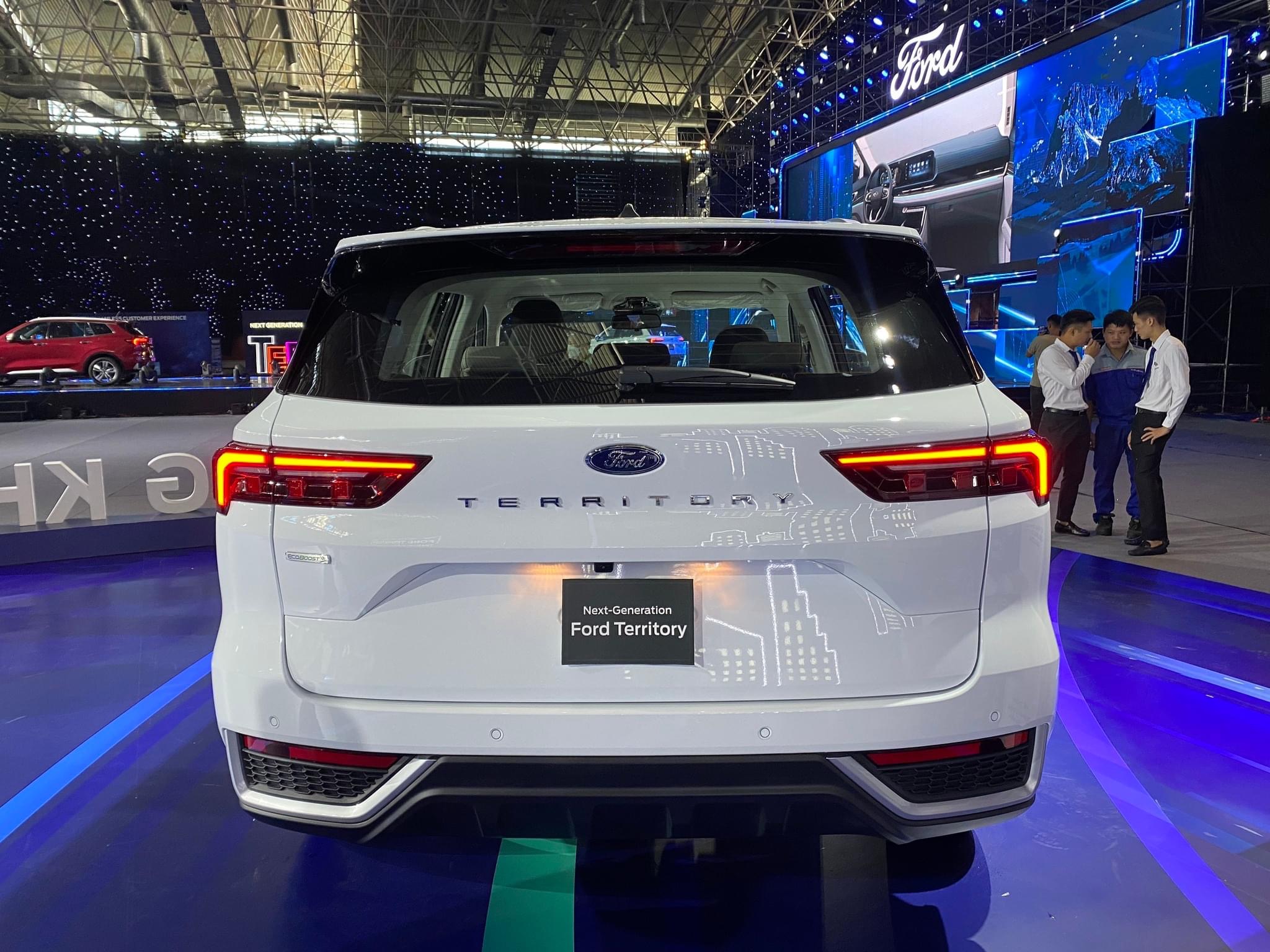 So sánh VinFast Limo và Ford Territory - Đánh giá chi tiết - 13 - VinFast Sài Gòn