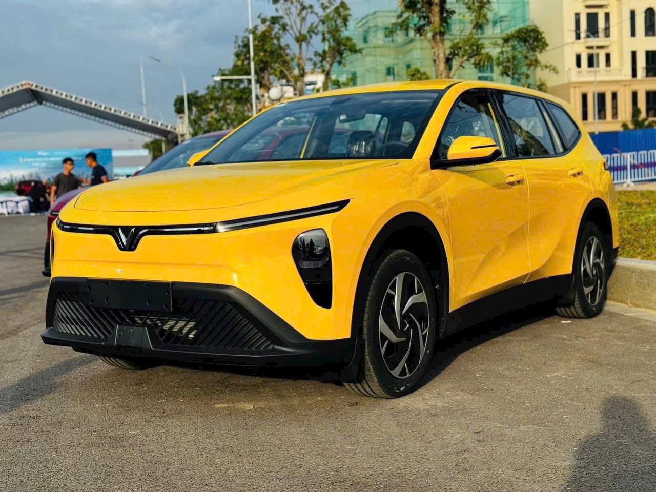 So sánh VinFast Limo và Mitsubishi Xpander - Lựa chọn hoàn hảo cho xe 7 chỗ - 20 - VinFast Sài Gòn